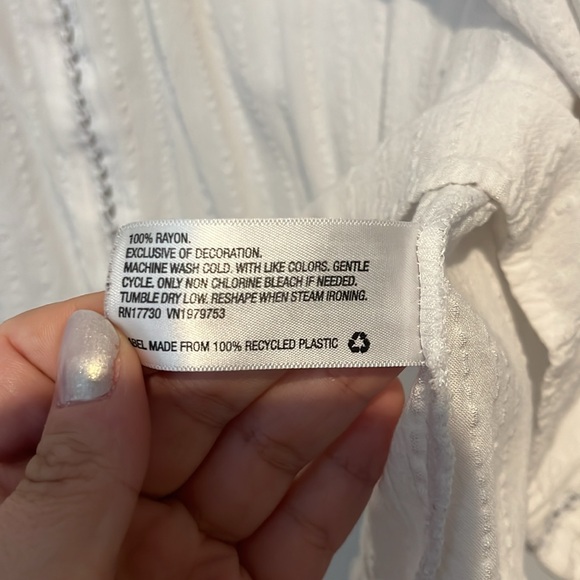 White blouse with detailing - Picture 4 of 4